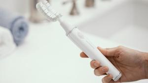 टूथब्रश को शामिल करें - 20 सेकंड में अपने दांतों को निर्दोष रूप से ब्रश करें